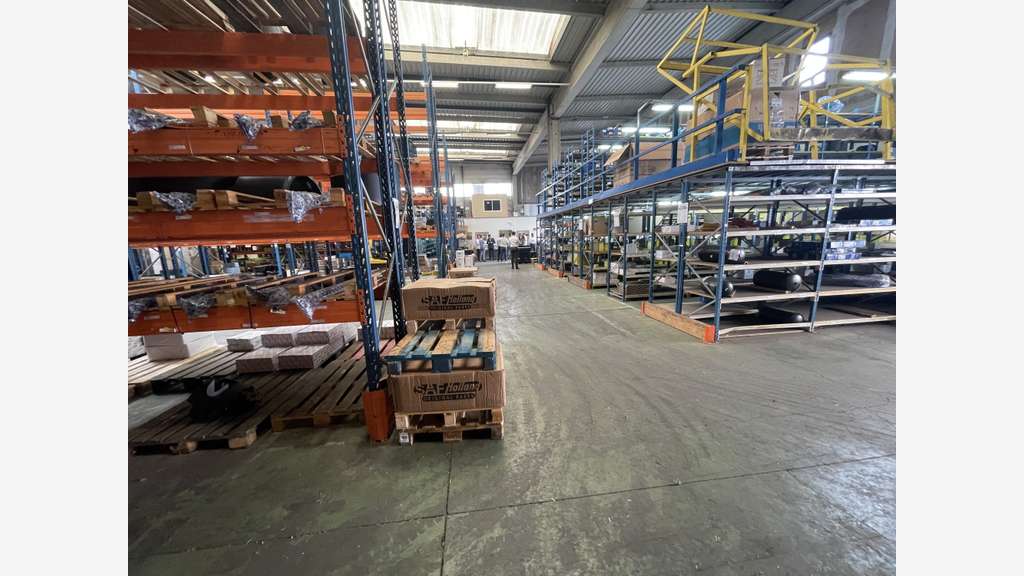 Loue 950m² d'activité Gennevilliers proche Qwartz