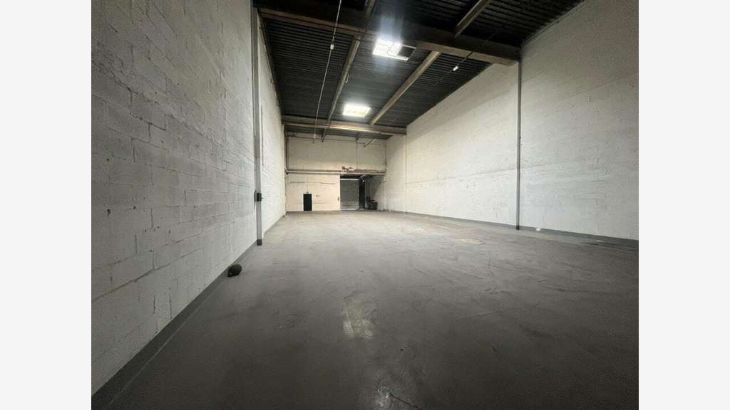 À louer – Local d'activités de 493 m² à Genne