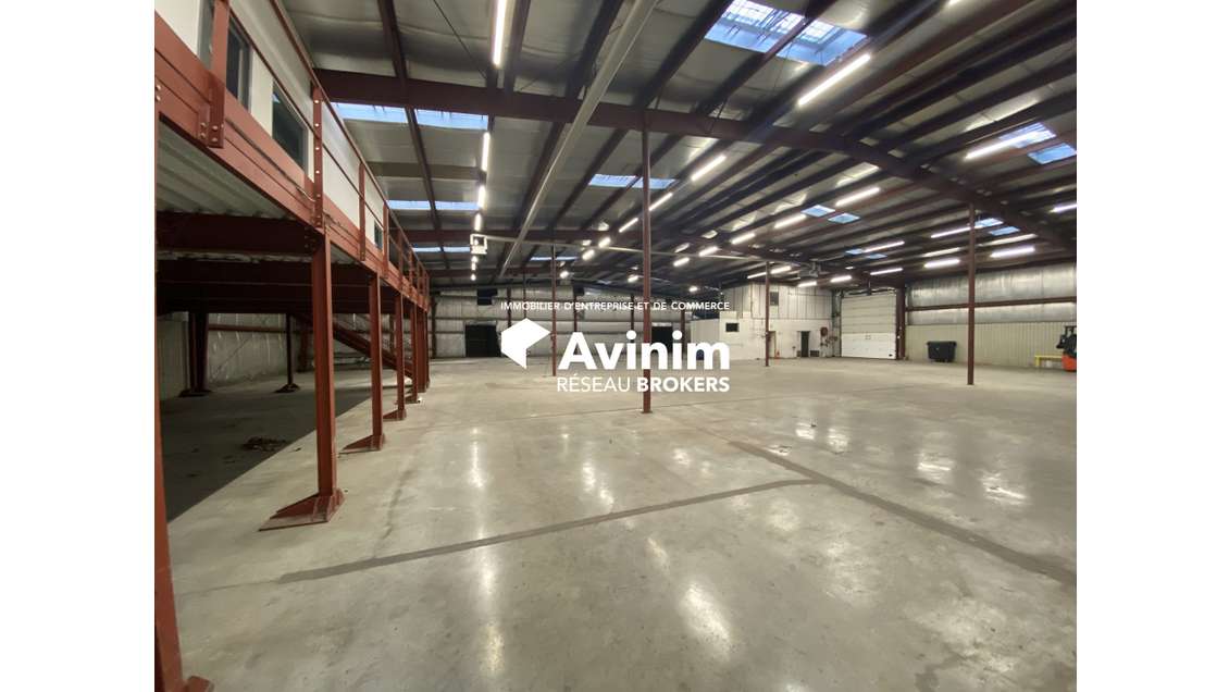 A louer local industriel de 2100m² à Gières