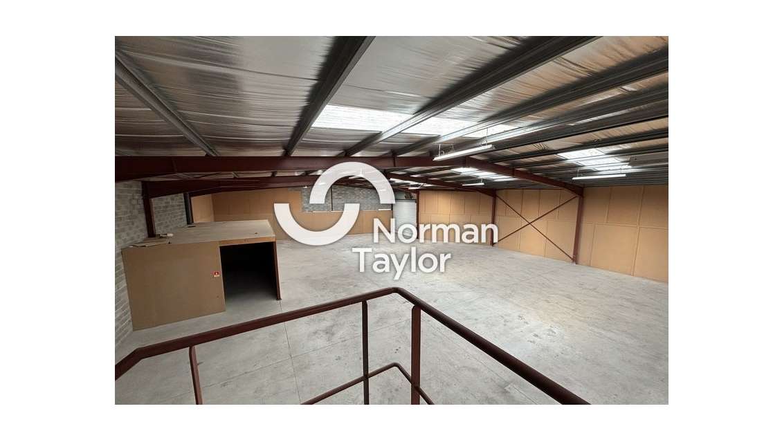 OPPORTUNITE RARE - 2 QUAIS DE LIVRAISON