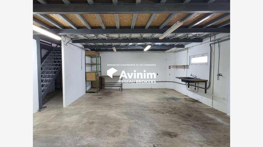 Local mixte 234m² à louer à Gigean