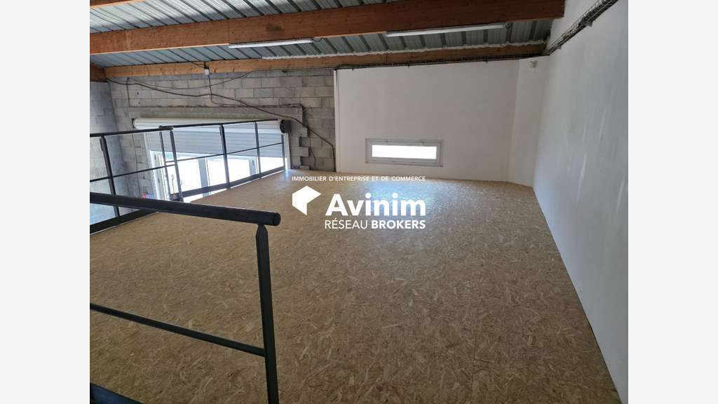 Local mixte 234m² à louer à Gigean