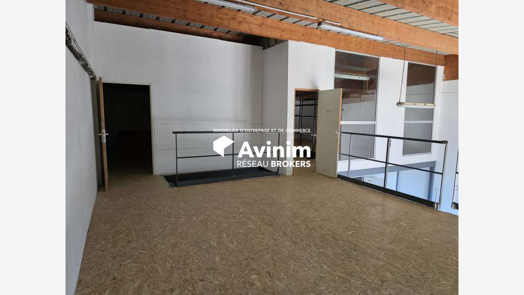 Local mixte 234m² à louer à Gigean