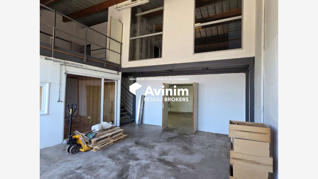 Local mixte 234m² à louer à Gigean