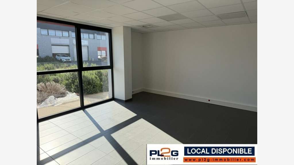 Local d'activité 277m² à louer à Gignac La Nerthe
