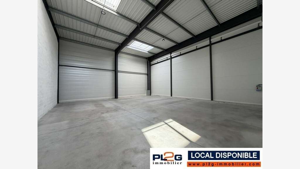 Entrepôt de 239m² à louer à Gignac La Nerthe
