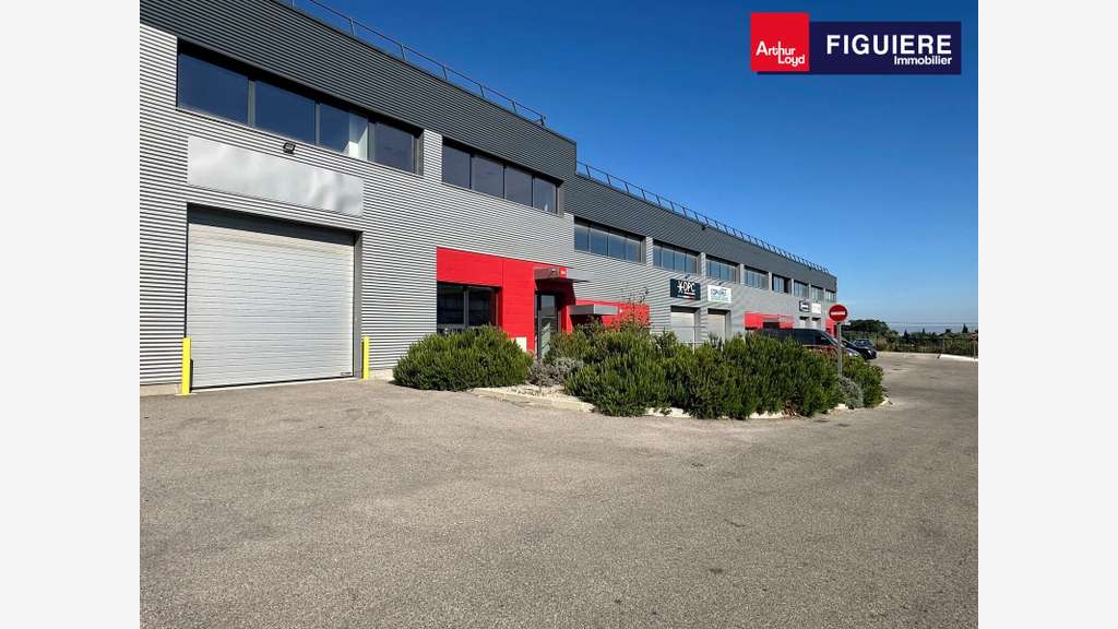 Cellule 277m² avec bureaux à louer à Gignac