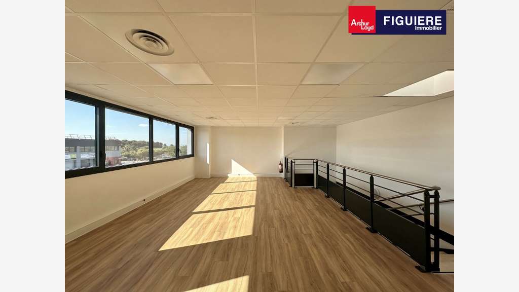 Locaux activités récents 273m² à louer sur Gignac