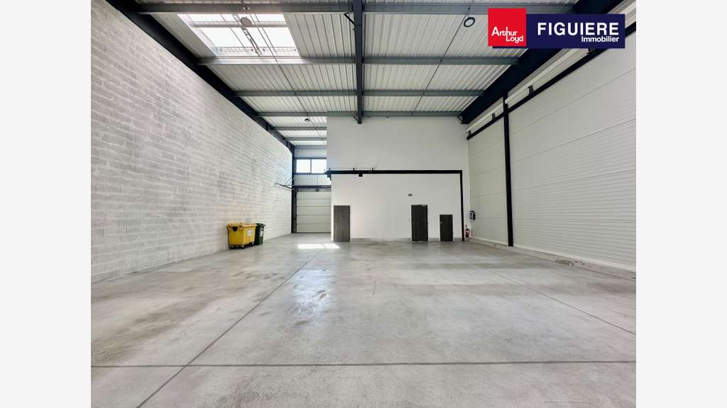 Locaux activités récents 273m² à louer sur Gignac