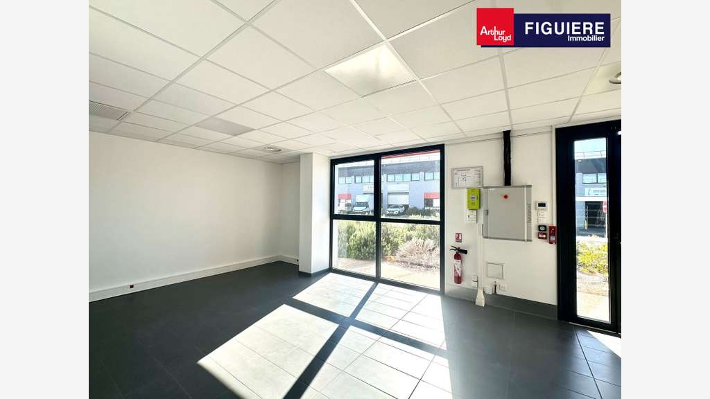 Locaux activités récents 273m² à louer sur Gignac