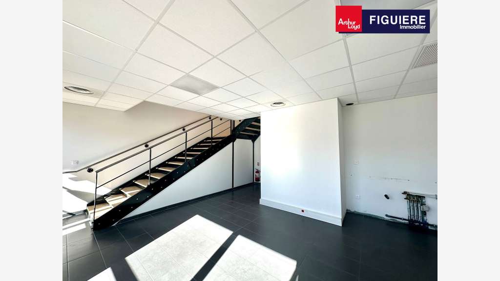 Locaux activités récents 273m² à louer sur Gignac