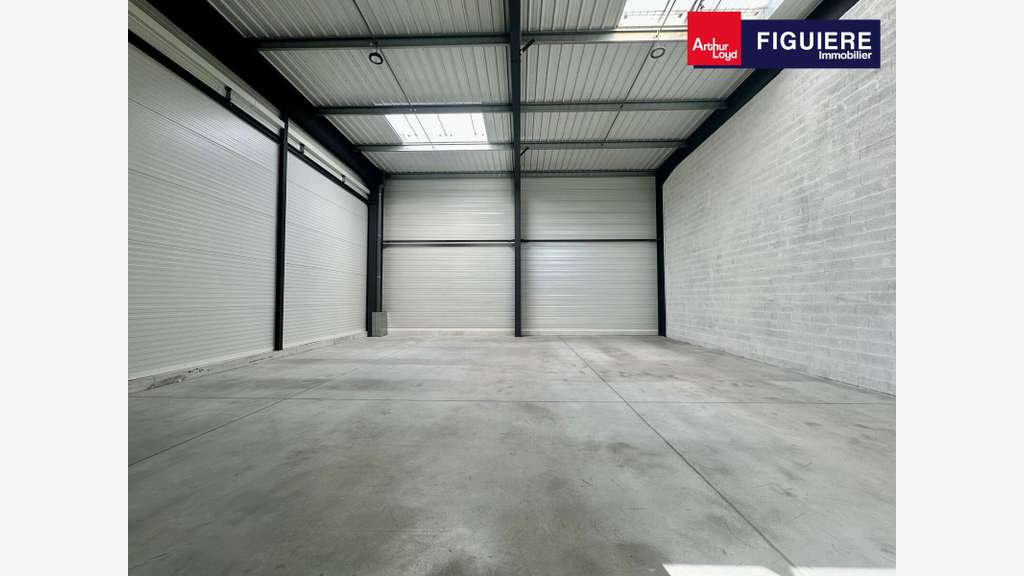 Locaux activités récents 273m² à louer sur Gignac