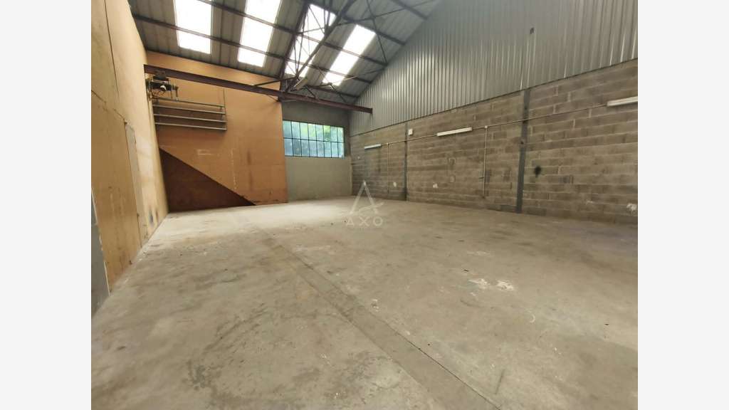 À louer entrepôt/garage 142m² à Gilly-sur-Isère 