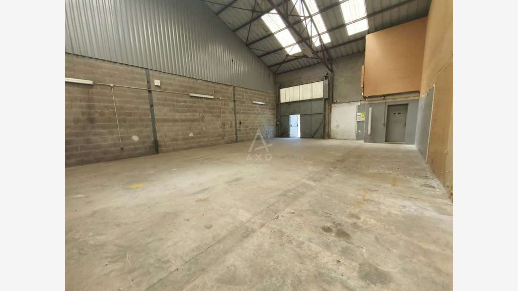 À louer entrepôt/garage 142m² à Gilly-sur-Isère 