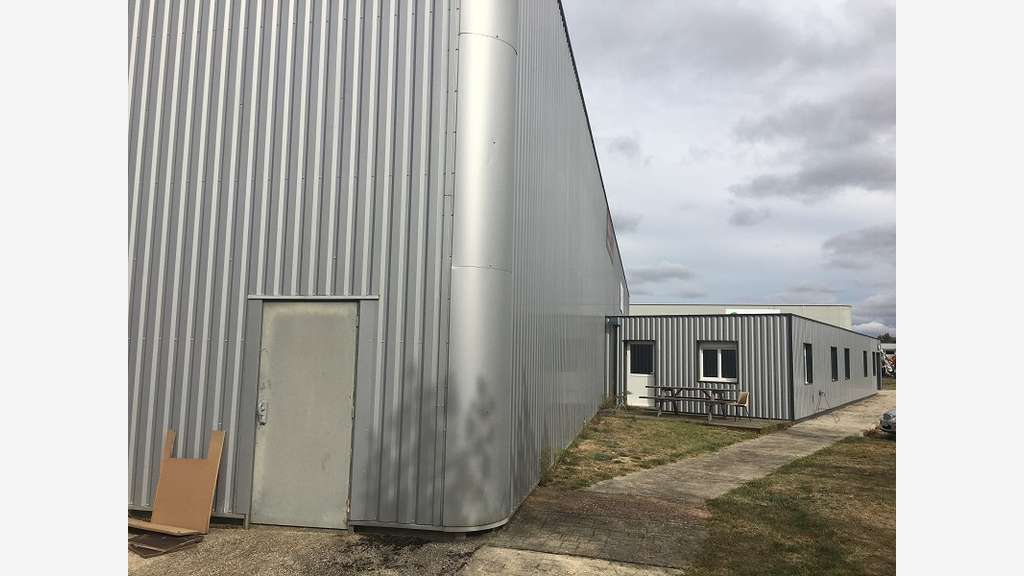À louer – Locaux industriels de 1 243 m² à Giro