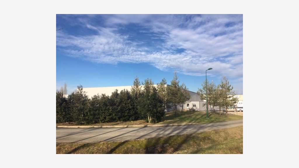 À louer – Locaux industriels de 1 243 m² à Giro