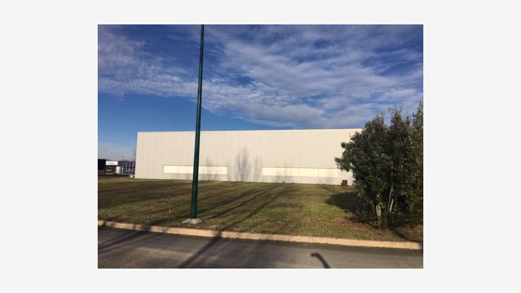 À louer – Locaux industriels de 1 243 m² à Giro