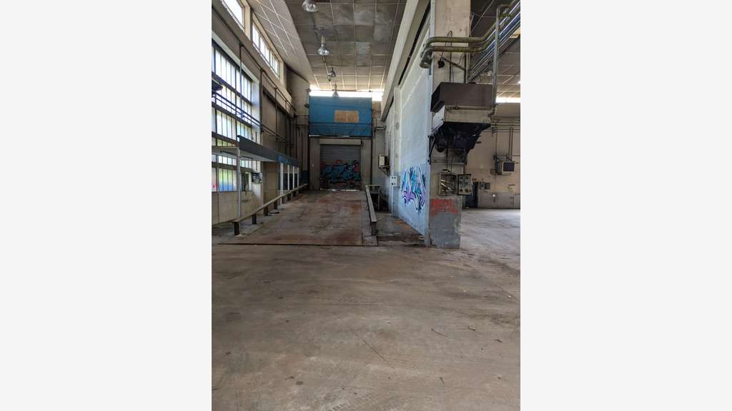 Locaux industriels  2250m² à louer à Givors