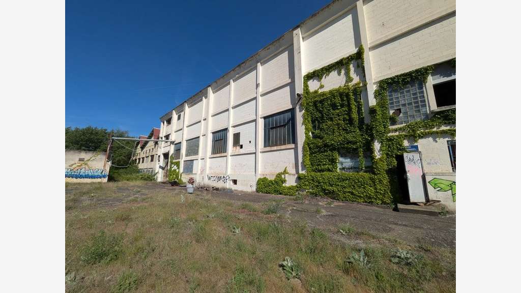 Locaux industriels  2250m² à louer à Givors