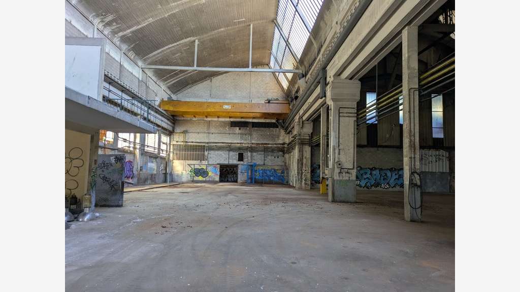Locaux industriels  2250m² à louer à Givors