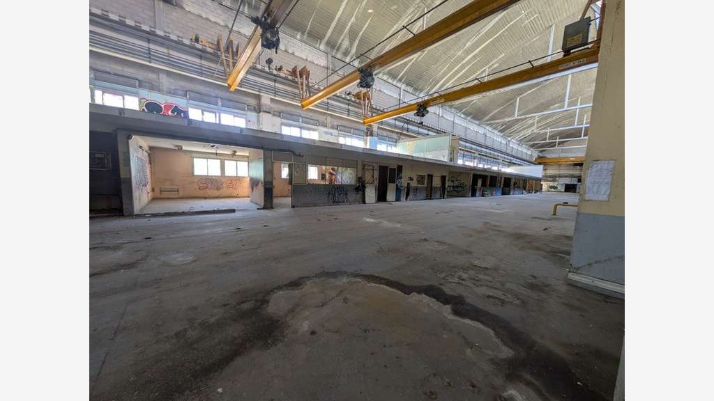 Locaux industriels  2250m² à louer à Givors