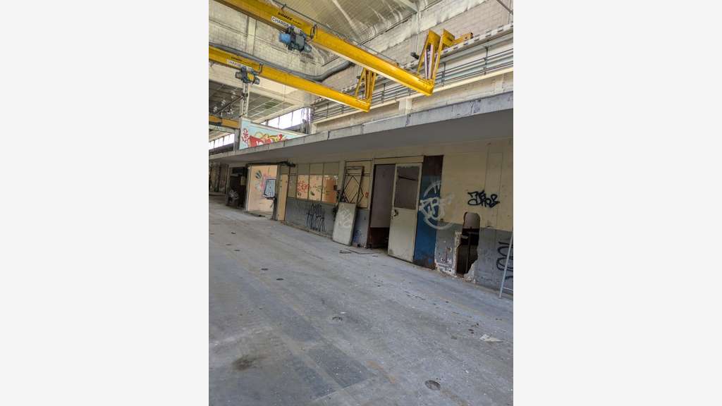 Locaux industriels  2250m² à louer à Givors