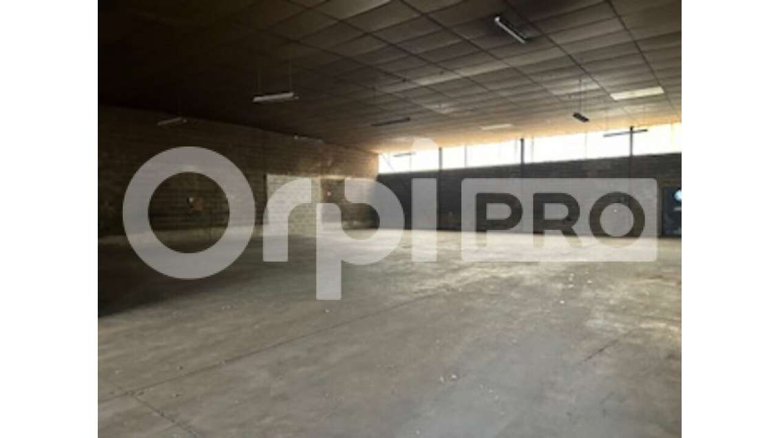 Entrepôt 500m² à louer zone artisanale à Gleizé