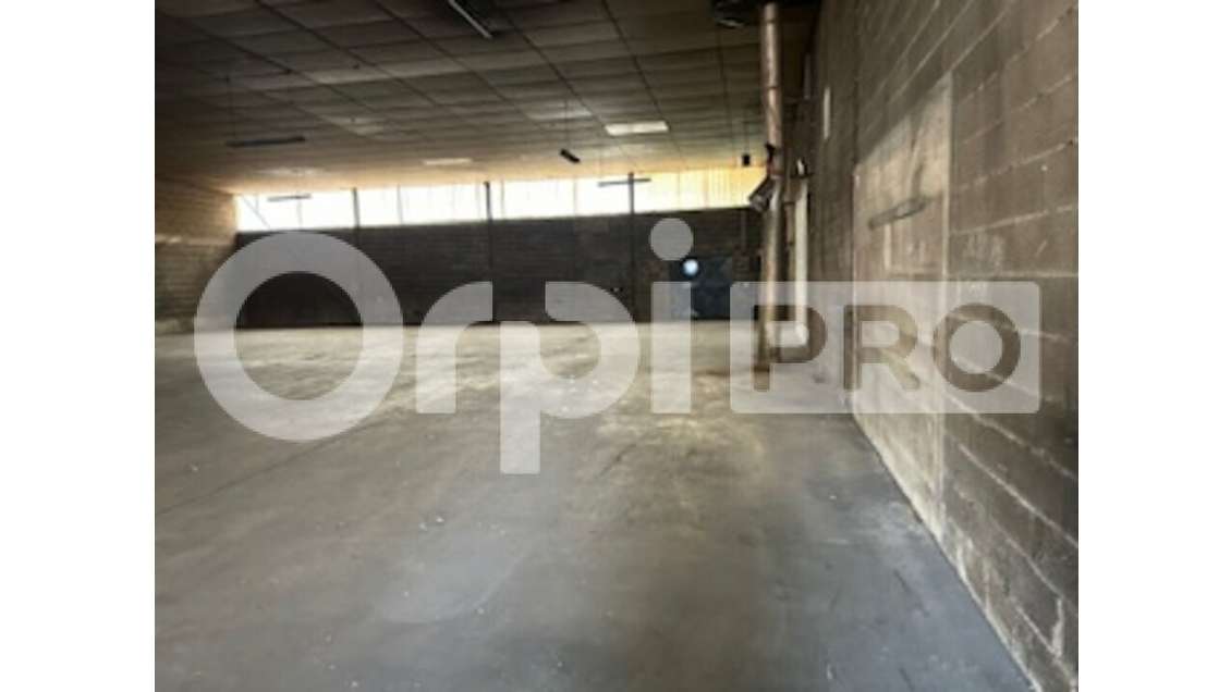 Entrepôt 500m² à louer zone artisanale à Gleizé