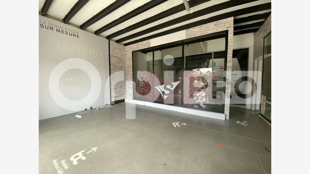 A louer local d'activité / commercial 300m² Gleizé