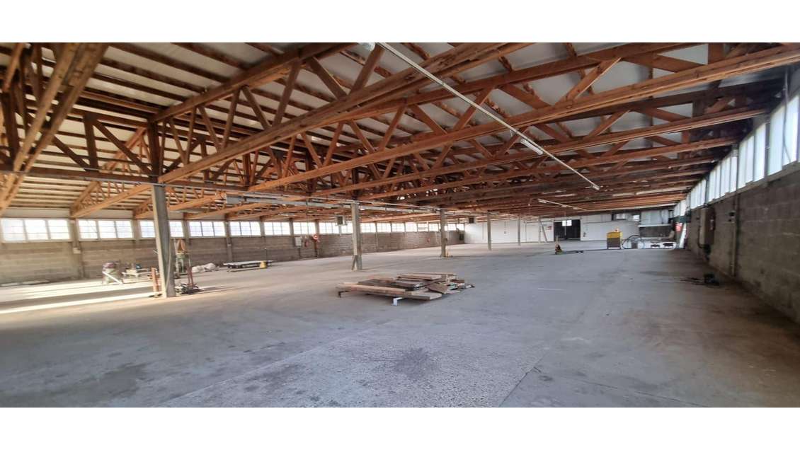 A louer local d'activités 1886m² proche Montargis