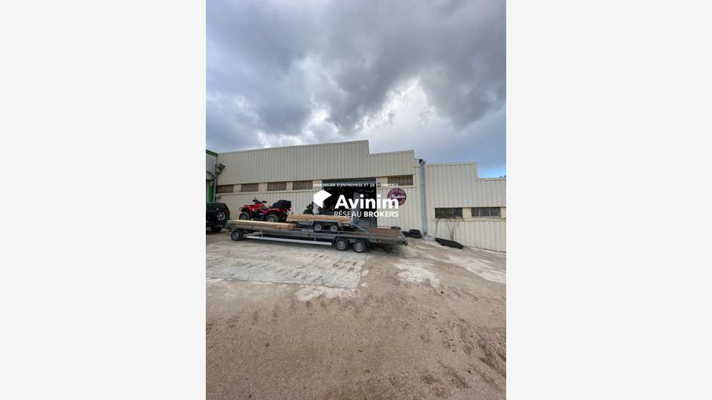 Atelier auto / moto 400m² – HSP 7 m – accès A8