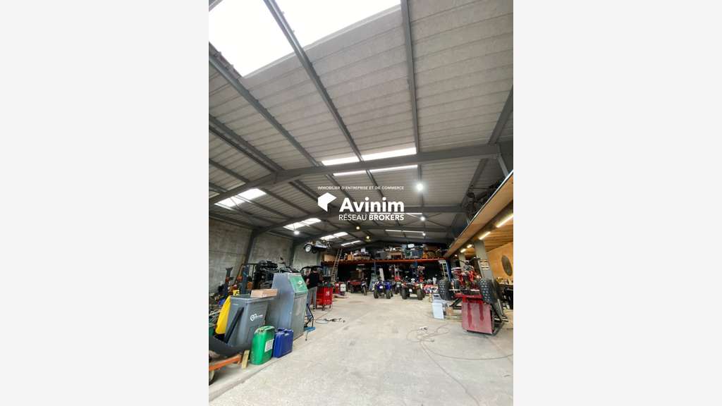 Atelier auto / moto 400m² – HSP 7 m – accès A8