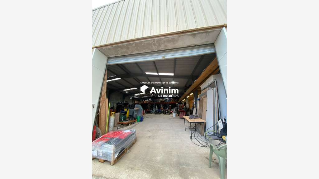 Atelier auto / moto 400m² – HSP 7 m – accès A8