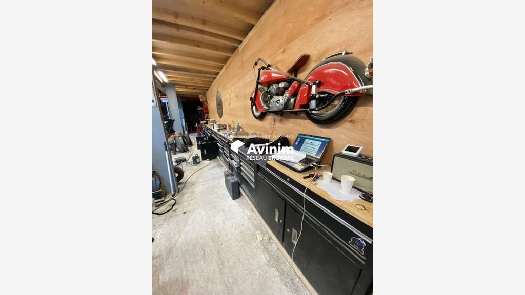 Atelier auto / moto 400m² – HSP 7 m – accès A8