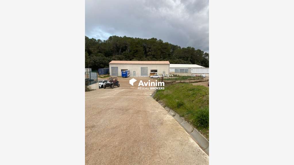 Atelier auto / moto 400m² – HSP 7 m – accès A8