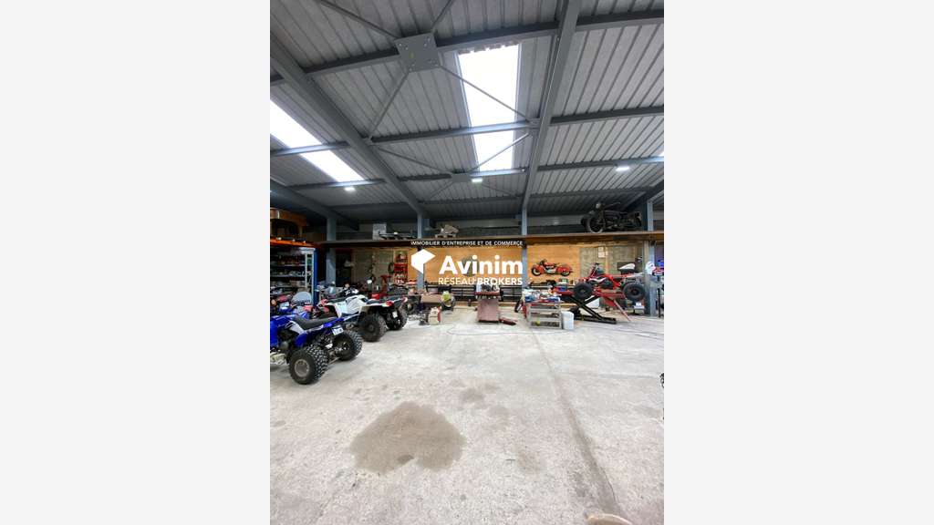 Atelier auto / moto 400m² – HSP 7 m – accès A8