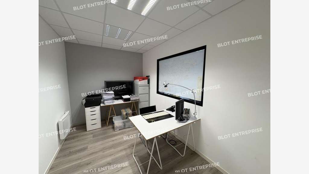 A louer locaux d'activités de 232m² à Gouesnou