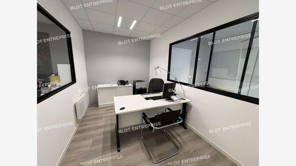 A louer locaux d'activités de 232m² à Gouesnou