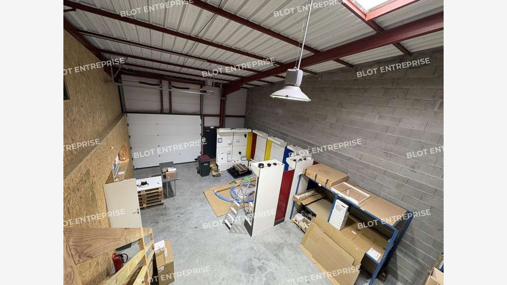 A louer locaux d'activités de 232m² à Gouesnou