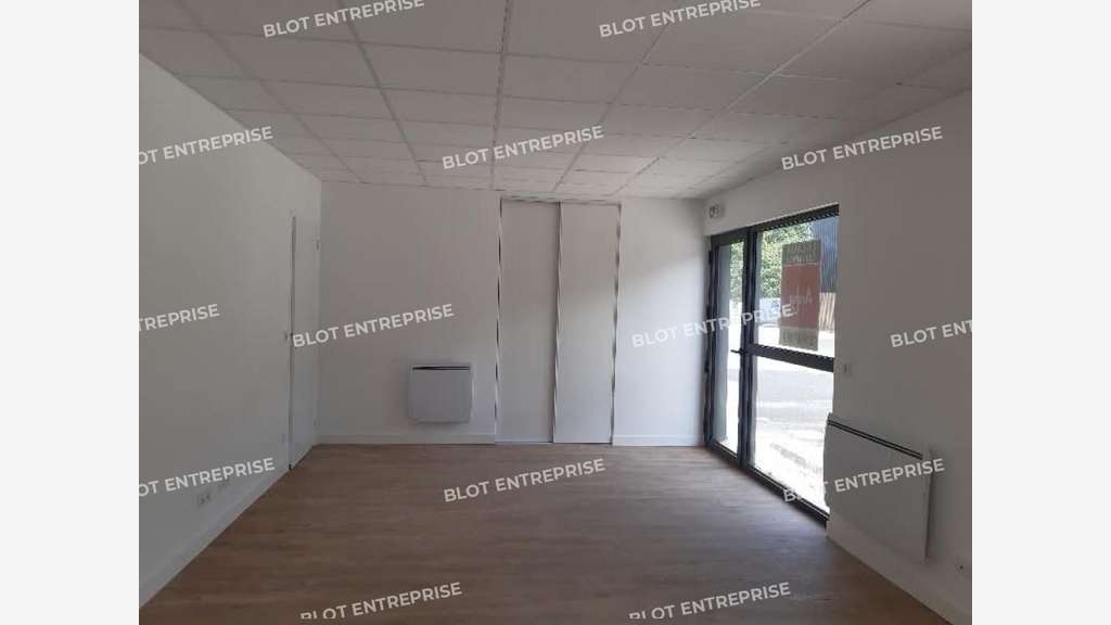 A louer cellule d'activités de 260m² à Goven