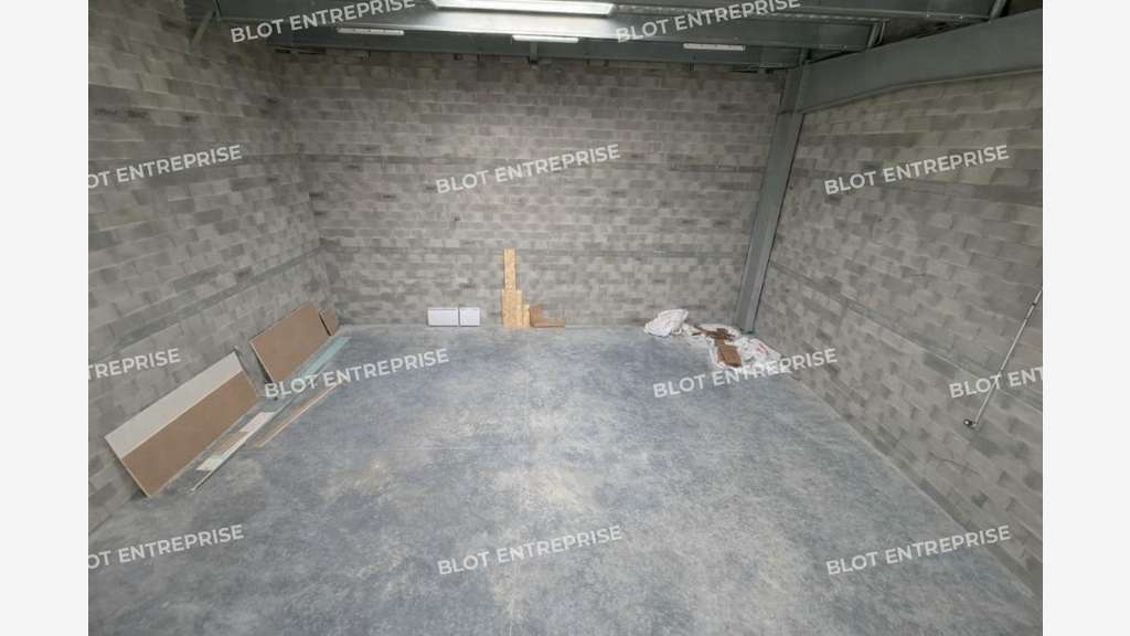A louer cellule d'activités de 260m² à Goven