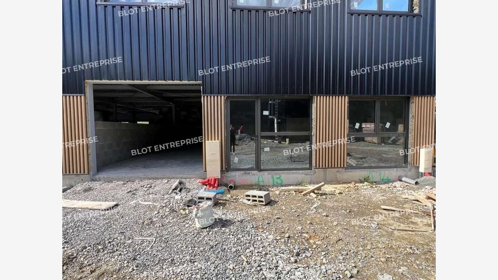A louer cellule d'activités de 120m² à Goven