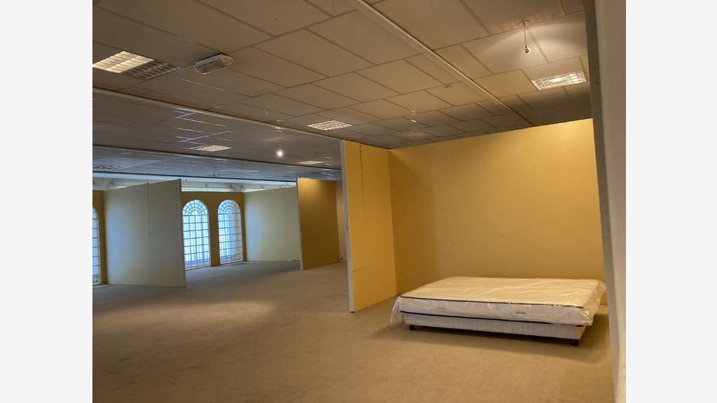 A louer locaux d'activités de 1 500m à Graçay