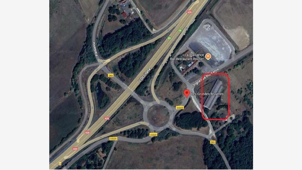 A louer locaux d'activités de 1 500m à Graçay