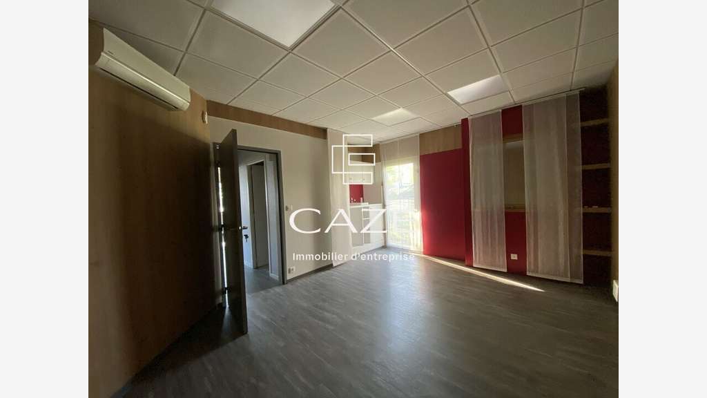 Bâtiment mixte à louer proche A63 à Gradignan