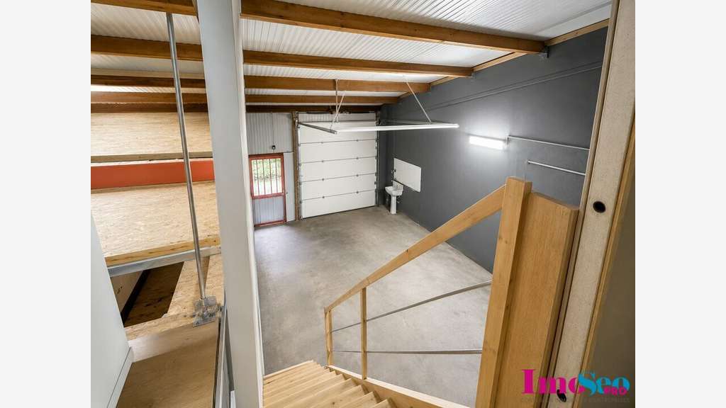 Local professionnel 98m² à louer à Gradignan