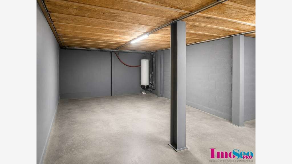 Local professionnel 98m² à louer à Gradignan