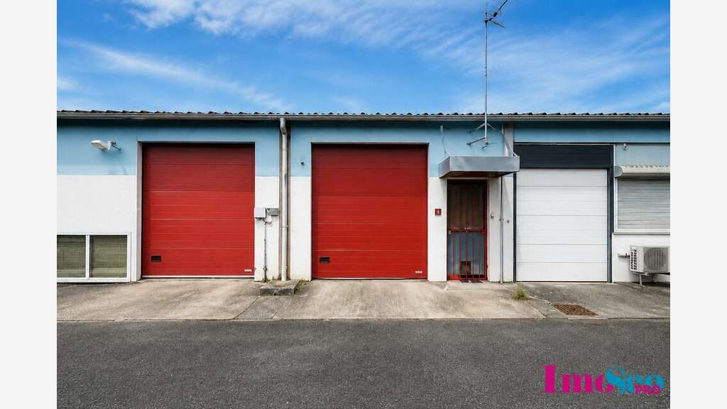 Local professionnel 98m² à louer à Gradignan