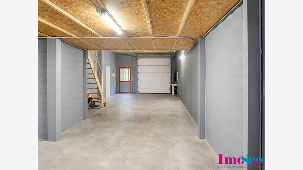 Local professionnel 98m² à louer à Gradignan