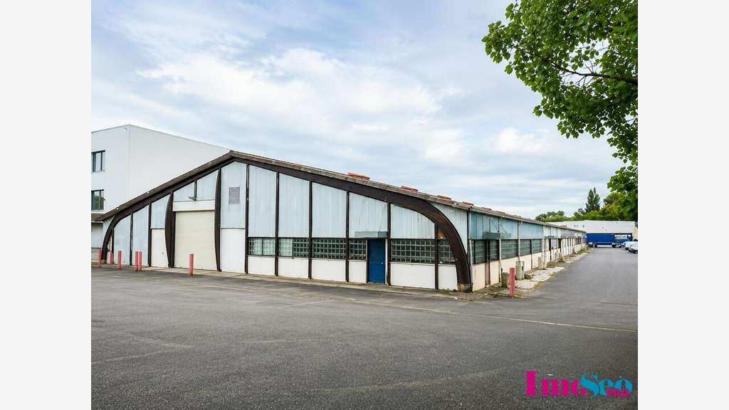 Entrepôt 1050m² à louer sortie 17 Gradignan